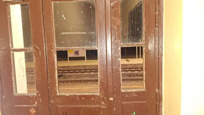 Dewastacja na dworcu PKP we Wschowie. Kolejny atak wandali w gminie