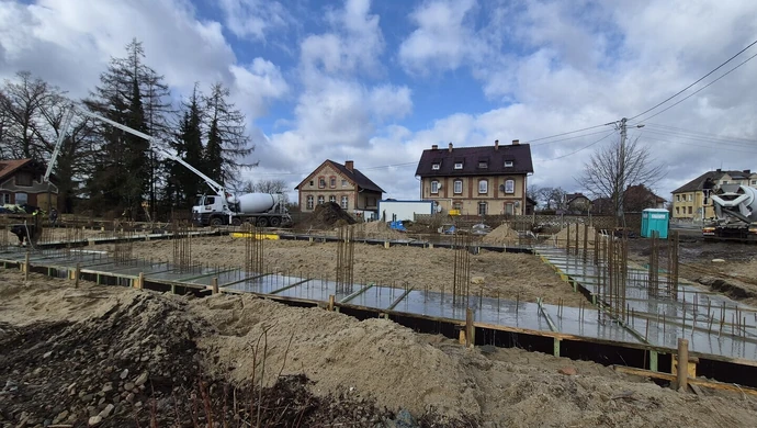 Fundamenty rozlane. Rośnie nowa remiza OSP w Szlichtyngowej