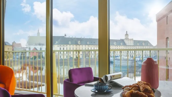 Apartament czy hotel w centrum Wrocławia – co lepiej sprawdza się przy 2–4-dniowym pobycie?