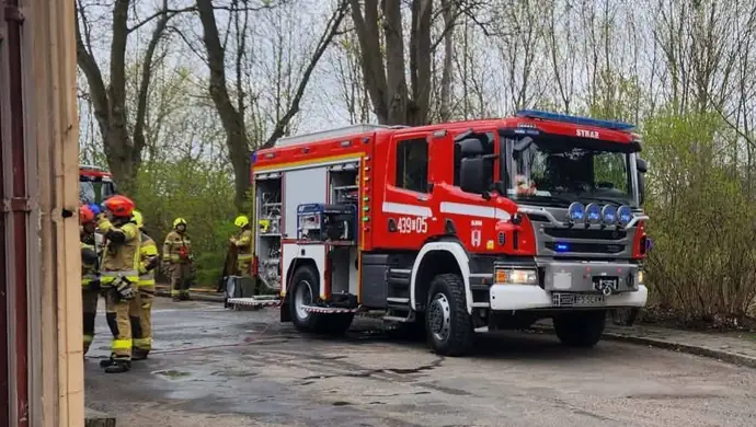 Dwa pożary w gminie Sława. Strażacy gasili magazyn i wiatę. W weekend pomogą Olafowi