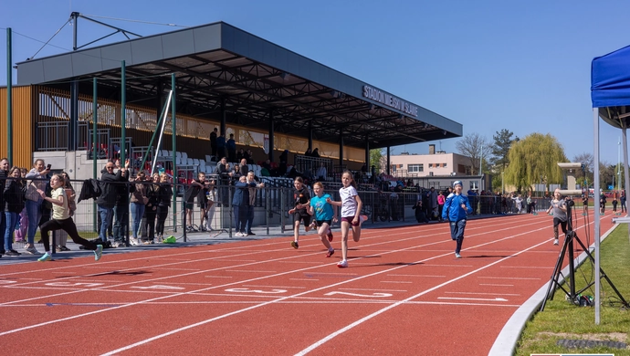 Pierwsze zawody, pierwsze rekordy. Lekkoatleci ochrzcili stadion w Sławie [ZDJĘCIA]