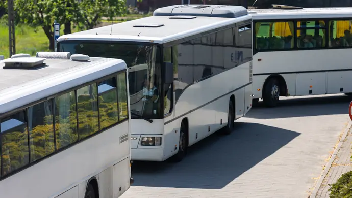 Bezpłatny dowóz tylko do szkoły z obwodu. Dyrektor Bober: Prosimy o zrozumienie