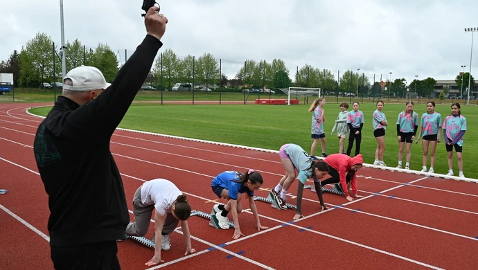 Międzyszkolna rywalizacja w Sławie. Uczniowie wzięli udział w Powiatowych Zawodach w Czworoboju Lekkoatletycznym