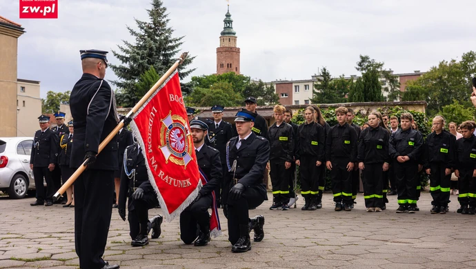 Nowy sztandar i złoty medal. OSP Wschowa świętowała 80 lat służby [ZDJĘCIA]