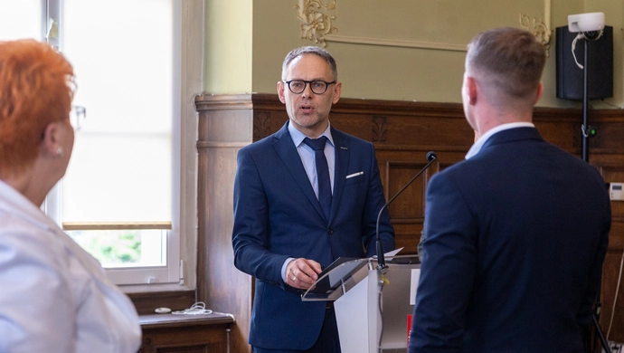 Jednomyślna decyzja rady. Burmistrz Antkowiak z wotum zaufania i absolutorium za 2025 rok