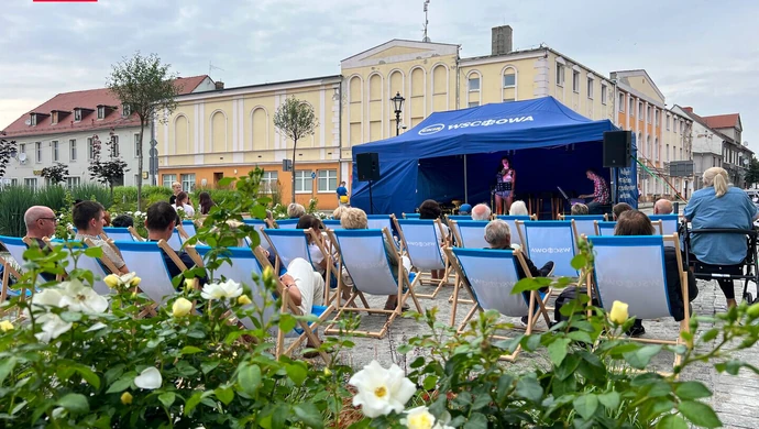 Leżaki na deptaku i muzyka na żywo. Ruszył cykl Akustyczne Podwórka