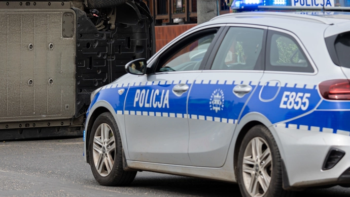 Pijany kierowca dachował Audi A3 pod Golą. 22-latek odpowie przed sądem