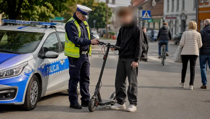 Alkohol, brak kasku, pasażer na hulajnodze. Wschowska policja: 32 wykroczenia w jeden dzień