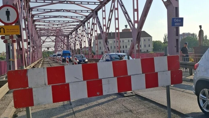 Most Tolerancji w Głogowie. GDDKiA wydłuża ręczne sterowanie ruchem