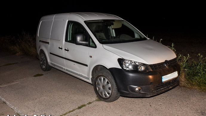 Zgasił światła, porzucił auto i uciekł do lasu. Policjanci złapali go w zaroślach