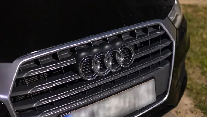 Audi dachowało między Zbarzewem a Osową Sienią. Ranna 17-latka