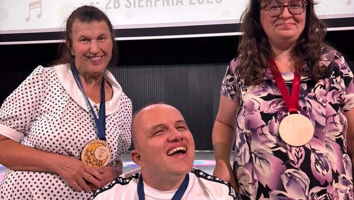 ŚDS Siedlnica po raz pierwszy na wojewódzkim przeglądzie piosenki w Cybince
