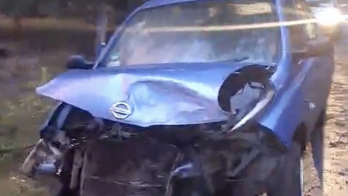 Rozbity Nissan porzucony pod Golą. Kierowca zniknął, zanim pojawiły się służby