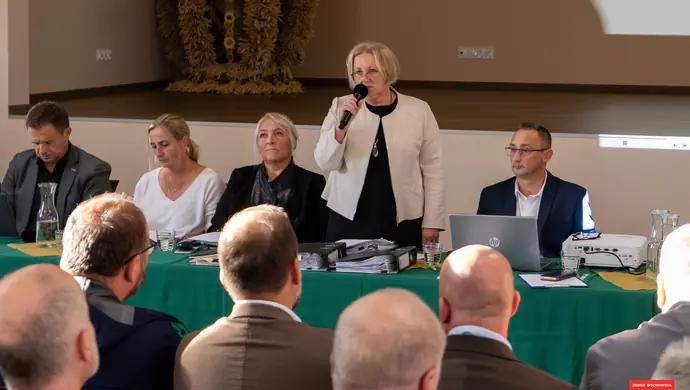 Ponad 100 osób, prawie trzy godziny rozmów. Co dalej z fermą bydła w Wyszanowie?