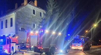 Pożar w Wyszanowie. W nocy z budynku wielorodzinnego ewakuowano 25 osób