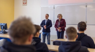 Wołają z grobów, których nie ma. Wystawa o zbrodni wołyńskiej trafiła do wschowskiej szkoły