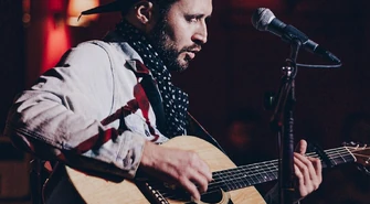 Dylan, Presley i Cash akustycznie. Kuba Kęsy w Coolturce