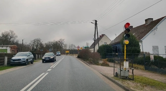 Ścieżka rowerowa Tylewice–Łysiny. Tymczasowa sygnalizacja na DW 278