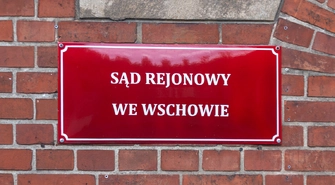 Podał się za kobietę, wyłudził prawie 10 tysięcy złotych. Recydywista z wyrokiem Sądu Rejonowego we Wschowie