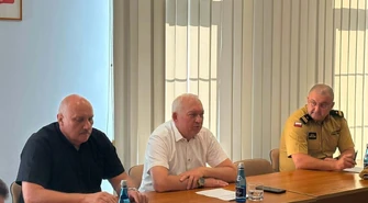 Służby, władze powiatu i dyrektorzy rozmawiali o bezpieczeństwie dzieci i młodzieży