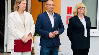 Uczniowie z gminy Szlichtyngowa rozpoczęli nowy rok szkolny. W Starych Drzewcach pożegnano dyrektorkę