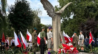 Wschowa. Upamiętnili 87. rocznicę wybuchu II wojny światowej. „Nie pozwólmy historii się powtórzyć”