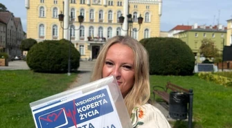 Karta w lodówce, naklejka na drzwiach. UMiG zachęca do odbierania Wschowskiej Koperty Życia 