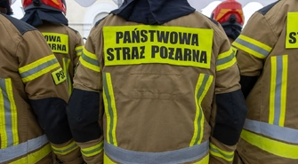 Nowe Strącze. Strażacy mieli pomóc dostać się do mieszkania. W zadymionym pomieszczeniu znaleźli ciało 46-latka