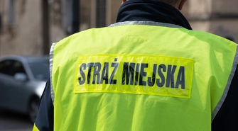 Szukała auta, w którym został niepełnosprawny mąż. Pomogli strażnicy miejscy