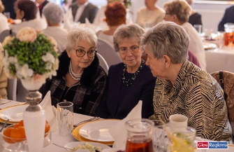 Spotkanie noworoczne wschowskiego UTW. Seniorzy świętowali w Szlichtyngowej