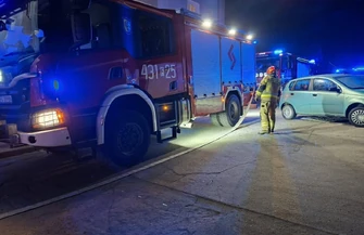 Pożar przy ul. Obrońców Warszawy we Wschowie. 14 osób ewakuowanych 61-latka trafiła do szpitala