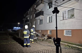 Pożar przy ul. Obrońców Warszawy we Wschowie. 14 osób ewakuowanych 61-latka trafiła do szpitala