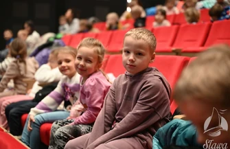 KinoPrzedszkole w Kinie Żeglarz. Przedszkolaki ze Sławy na pierwszych zajęciach filmowych