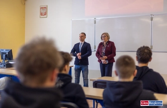 Wołają z grobów których nie ma. Wystawa o zbrodni wołyńskiej trafiła do wschowskiej szkoły