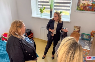 Pełnomocnik Rządu ds. Osób Niepełnosprawnych i dyrektor PFRON z wizytąw ŚDS w Siedlnicy ZDJĘCIA