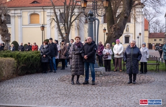 Droga Krzyżowa ulicami Wschowy. Krzyż to znak miłości nie pogardy ZDJĘCIA