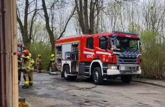 Dwa pożary w gminie Sława. Strażacy gasili magazyn i wiatę. W weekend pomogą Olafowi