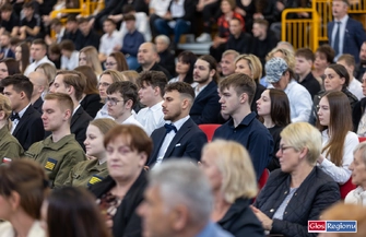 Uroczyste pożegnanie abiturientów ze Staszica. Świadectwa odebrało 79 uczniów ZDJĘCIA