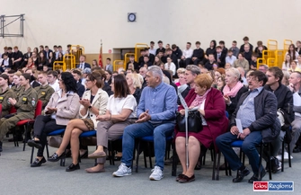 Uroczyste pożegnanie abiturientów ze Staszica. Świadectwa odebrało 79 uczniów ZDJĘCIA