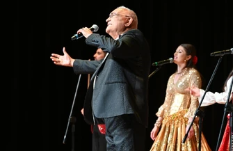 Don Vasyl i farsa Camolettiego. Kulturalny weekend w Kinie Żeglarz w Sławie