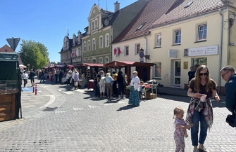Stary Rynek pełen stoisk. Trwa Jarmark Produktu Lokalnego w Sławie