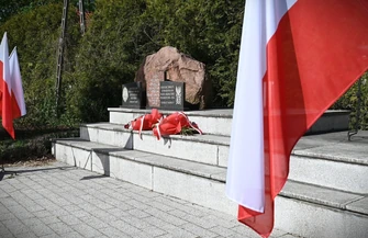 Oddali hołd twórcom Konstytucji 3 Maja. Obchody 235. rocznicy w Sławie