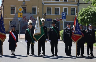 Hymn wiązanki i spektakl uczniów. Tak Szlichtyngowa uczciła 3 Maja