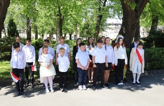 Hymn wiązanki i spektakl uczniów. Tak Szlichtyngowa uczciła 3 Maja