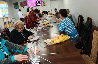 Wiklina wianki i kopytka. Kwiecień w Klubach Seniora gminy Szlichtyngowa