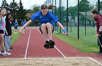 Międzyszkolna rywalizacja w Sławie. Uczniowie wzięli udział w Powiatowych Zawodach w Czworoboju Lekkoatletycznym