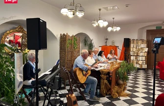 Liść akacji za nami. Zespół Sedno w Bibliotece we Wschowie