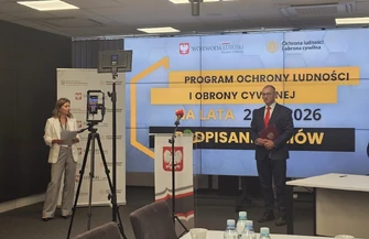 Starości powiatu wschowskiego podczas podpisania umowy z Wojewodą.