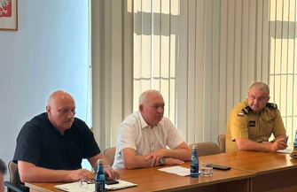 Służby władze powiatu i dyrektorzy rozmawiali o bezpieczeństwie dzieci i młodzieży