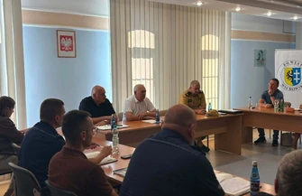 Służby władze powiatu i dyrektorzy rozmawiali o bezpieczeństwie dzieci i młodzieży